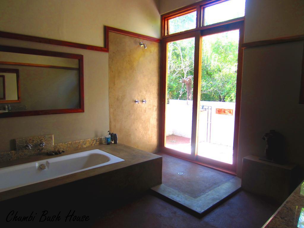 הוילה שלושלואי Chumbi Bush House חדר תמונה